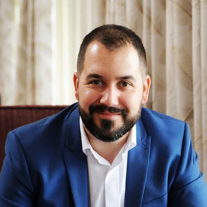 <b>Chris</b> Mills Photo